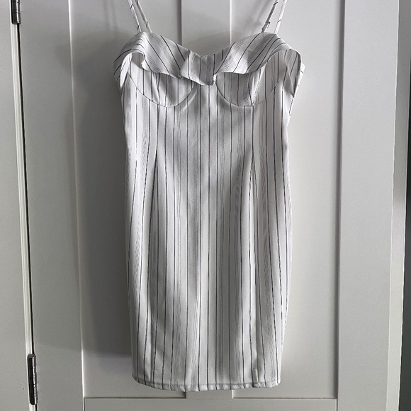 White pin stripe mini dress - Picture 1 of 1